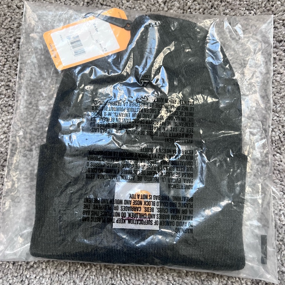 Carhartt beanie - NEW